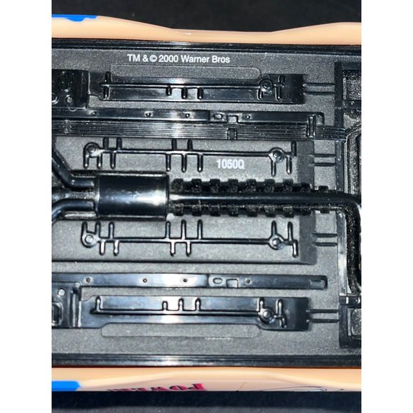 1/24 Porky Pig Power Chrysler Model Car Blue & Tan Graphics Vintage 2000 Super - Picture 9 of 9